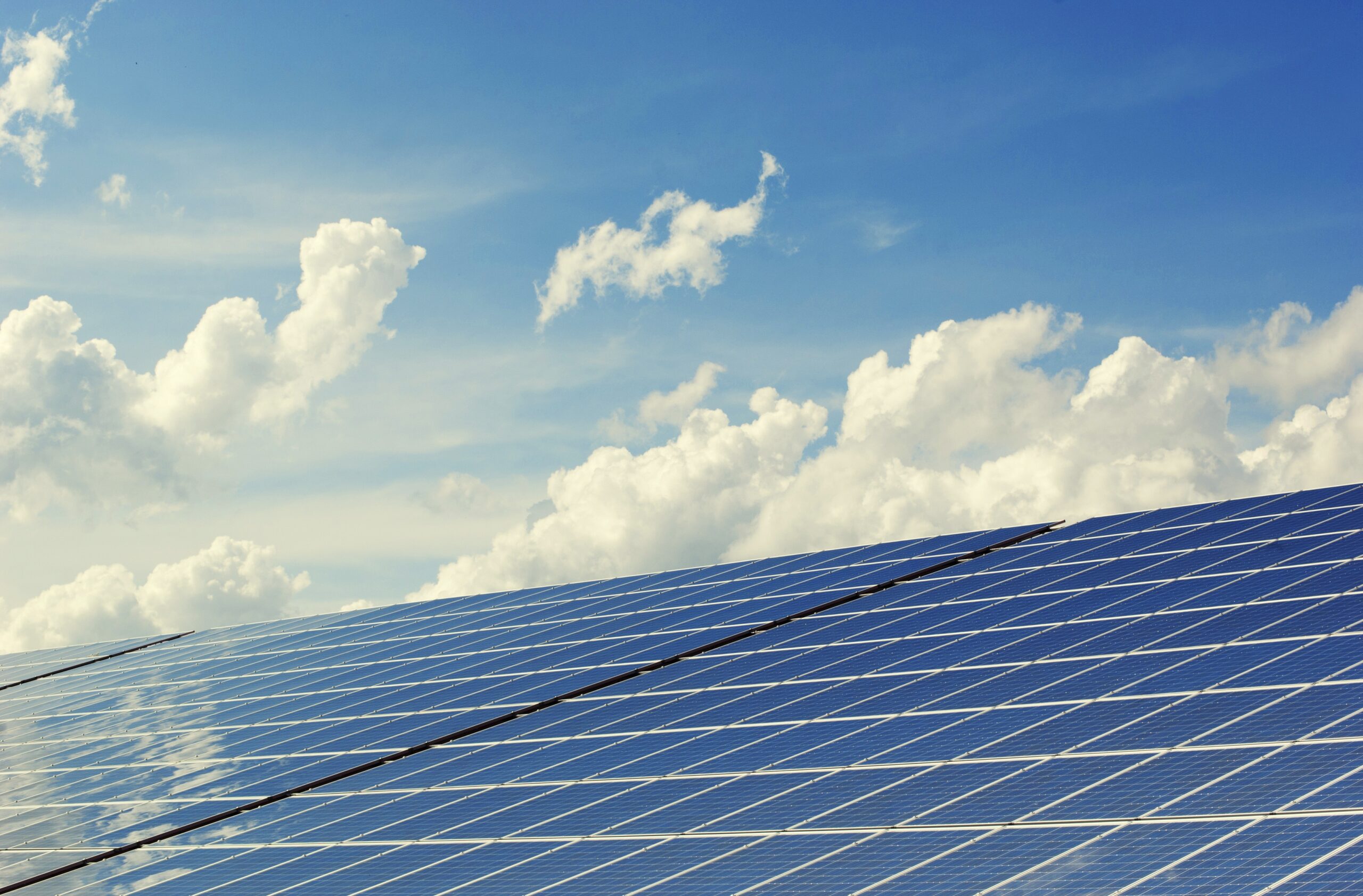 Investir dans des panneaux solaires - Ain Solaire Énergie